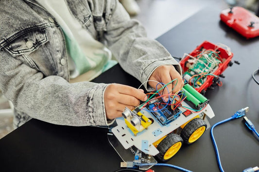 Kid-Building-STEM-Kit-Project