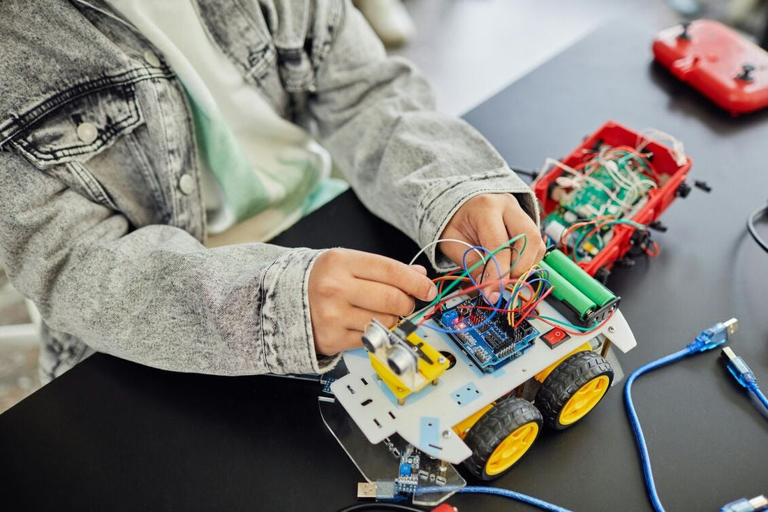 Kid-Building-STEM-Kit-Project